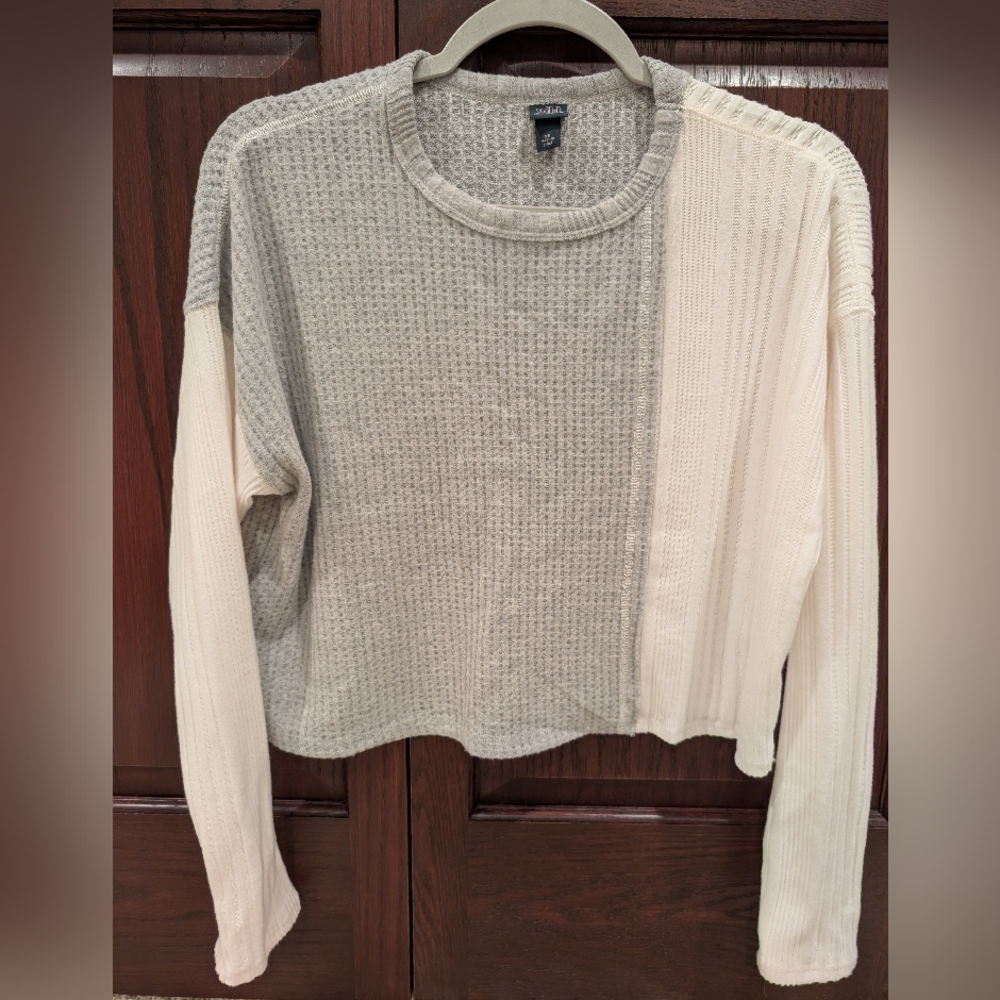 Wild Fable color block cropped top gray and cream